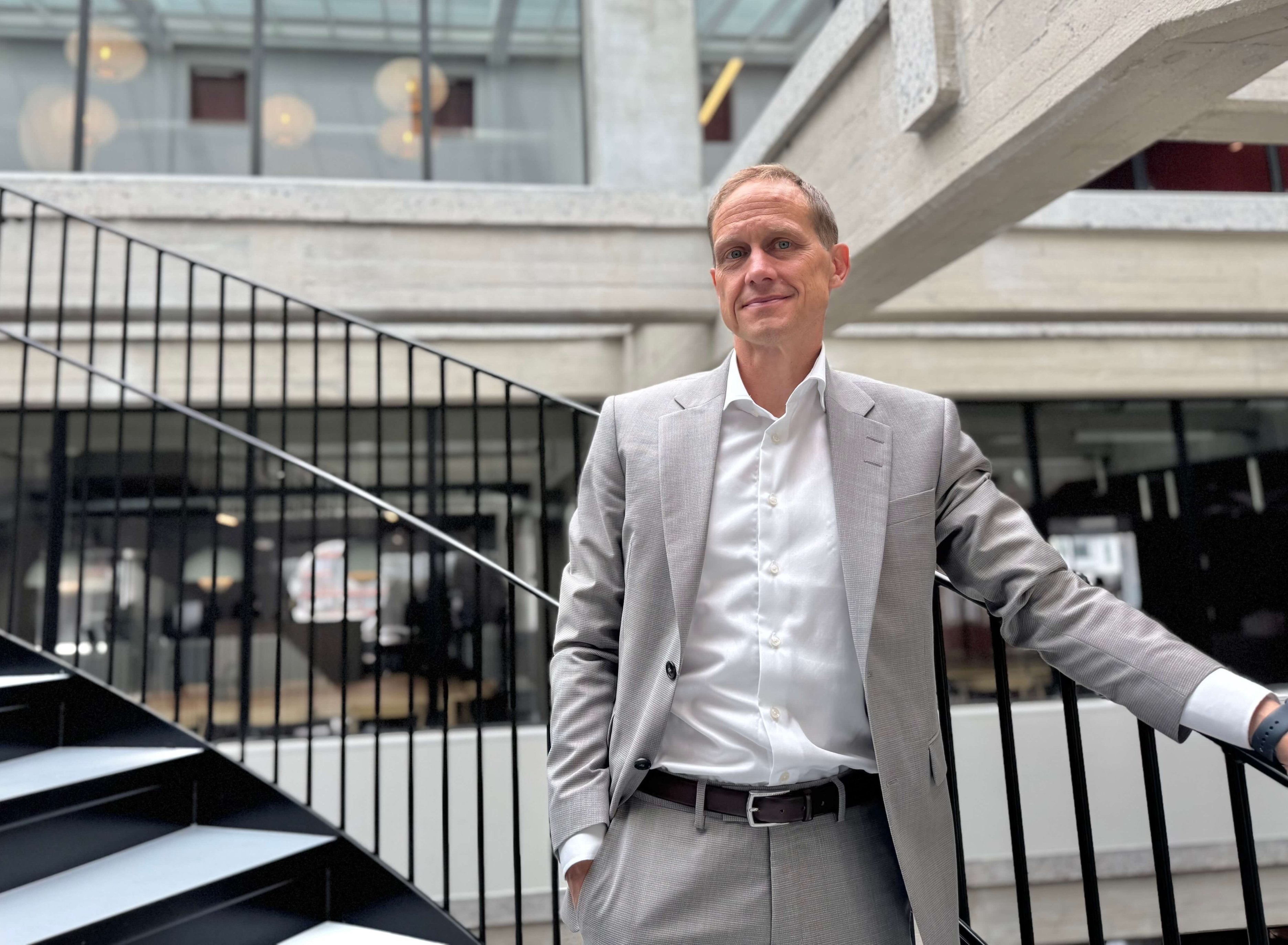 When AI changes the delivery phases in public IT projects