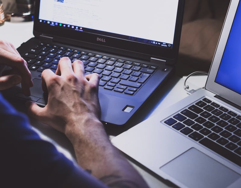 Picture of hans writing on a laptop